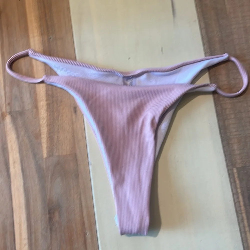 Pink bikini - Picture 5 of 5